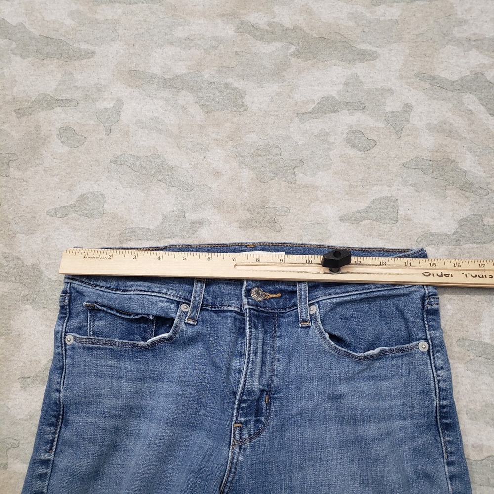 Levi's Jeans Womens 28 Blue Pockets Classic Straight Denim Medium Wash - Picture 4 of 13